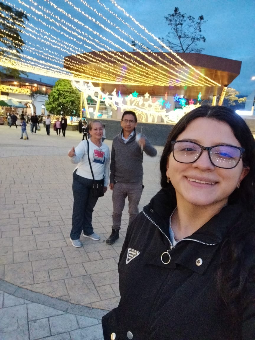 Papá, mamá e hija